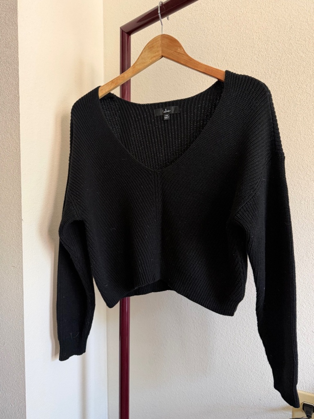 Lulu’s cropped v neck knit sweater